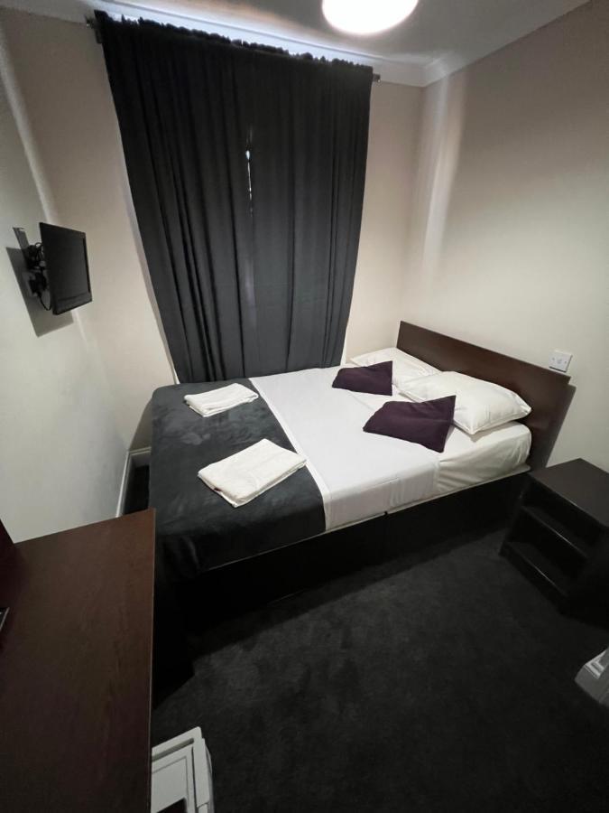 Double Room Private Bathroom