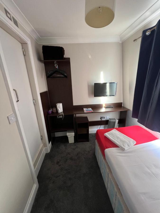 Single Room Private Bathroom